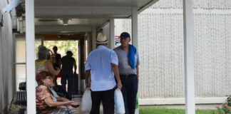 Cuestionan la falta de cargos por muertes de mayores en residencia de Florida