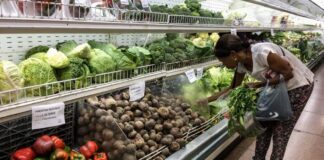 Los venezolanos deben ganar más de 16 dólares diarios para la cesta básica, dice una ONG