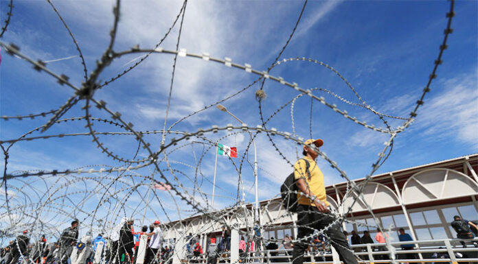 Texas apela fallo que permite al Gobierno de Biden cortar alambre de púas en la frontera