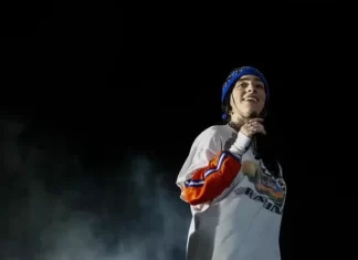 Billie Eilish luce su tono intimista en su debut en Chile en el Lollapalooza