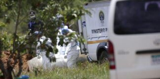 Panamá entierra a 13 migrantes no reclamados ni identificados tras accidente