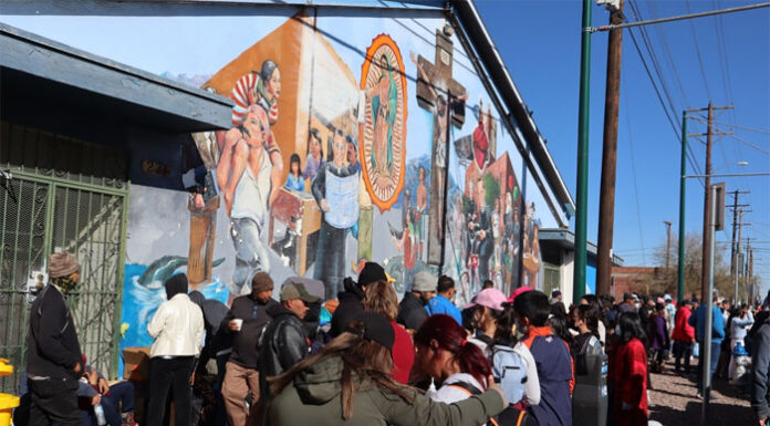 Repudian planes republicanos de policías y tribunales migratorios en Texas