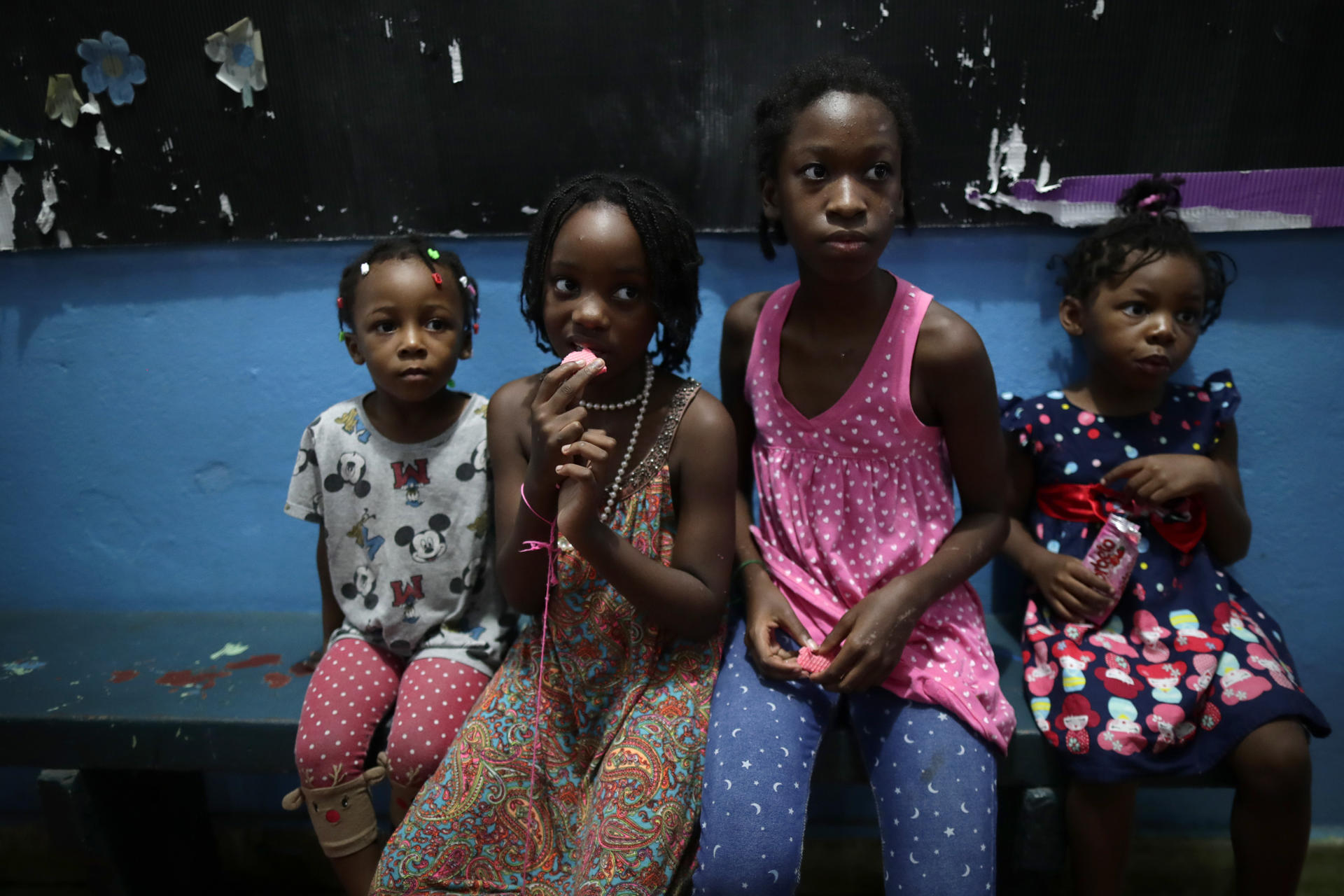 Niñas migrantes haitianas, sobrevivientes del accidente del bus, son vistas el 16 de marzo de 2023 en el Hogar Medalla Milagrosa en David, Chiriquí (Panamá). EFE/Bienvenido Velasco
