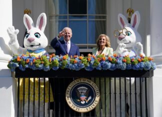 Los Biden buscan huevos de Pascua en la Casa Blanca con miles de niños