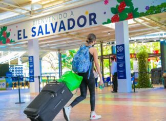 Más de 22 mil hondureños visitaron El Salvador durante Semana Santa, un 71 % más que en 2022