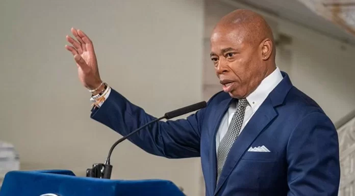 Jueza bloquea plan del alcalde Nueva York para instalar oficina de inmigración en prisión