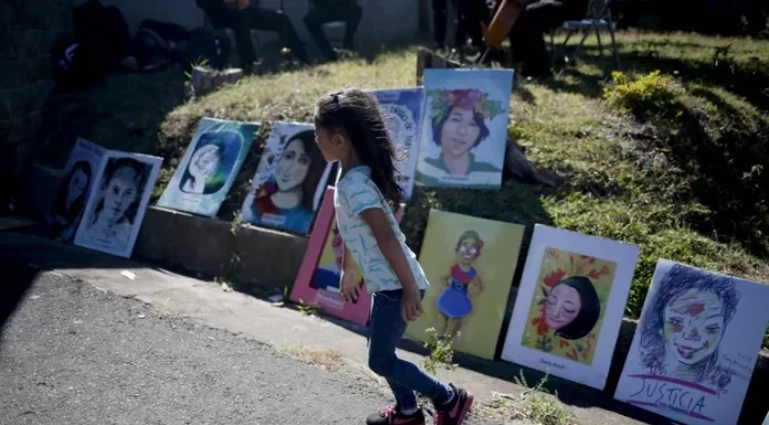 Exfuncionaria guatemalteca acusada por muerte de 41 niñas queda en libertad