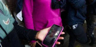 Traficantes de migrantes usan TikTok para ofrecer cruces de México a EEUU