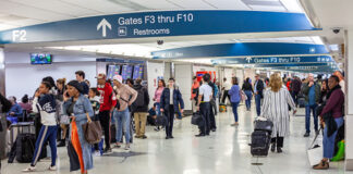 Aeropuerto sigue cerrado por inundaciones en el sur de Florida
