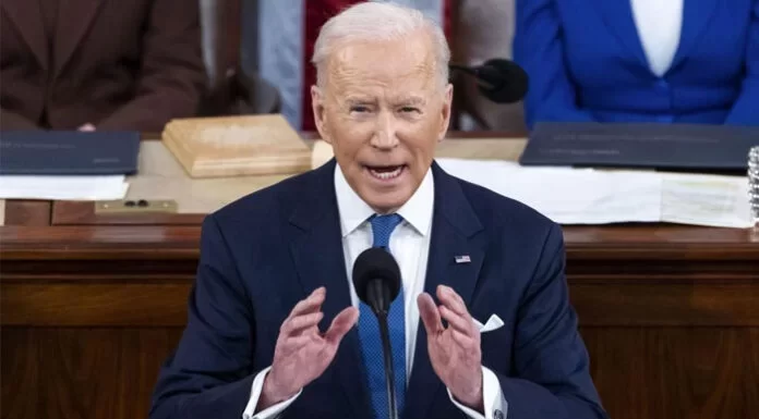 Biden evalúa proteger de la deportación a migrantes casados con estadounidenses