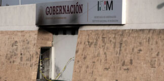 Juez ordena prisión a 3 funcionarios de migración por muerte de 40 migrantes entre ellos hondureños