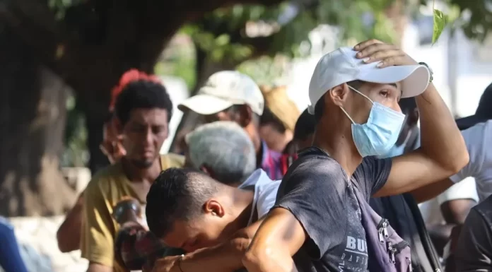 México otorga 2,320 tarjetas humanitarias a migrantes, entre ellos hondureños, varados en la capital