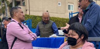 Hondureños protestan en consulado de México en Los Ángeles para pedir respeto a los derechos de los migrantes