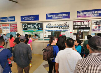 Buena afluencia de pasajeros reportan terminales de buses en Tegucigalpa y San Pedro Sula