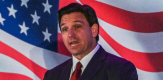 Indocumentados de Florida temen que inmigración sea piedra angular de campaña de DeSantis