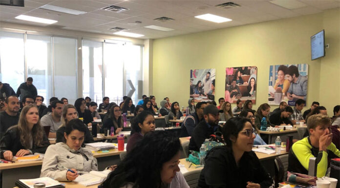 Suramericanos progresan significativamente en estudios en EEUU, según el Censo