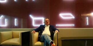 Horacio Castellanos: Escribir en español ofrece universalidad