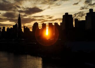 El “Manhattanhenge” regala a Nueva York su mejor puesta de sol del año