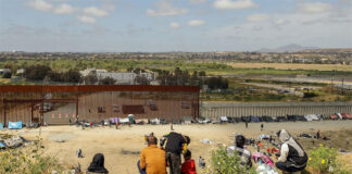 Miles de migrantes en la frontera de México con EEUU esperan el fin del Título 42