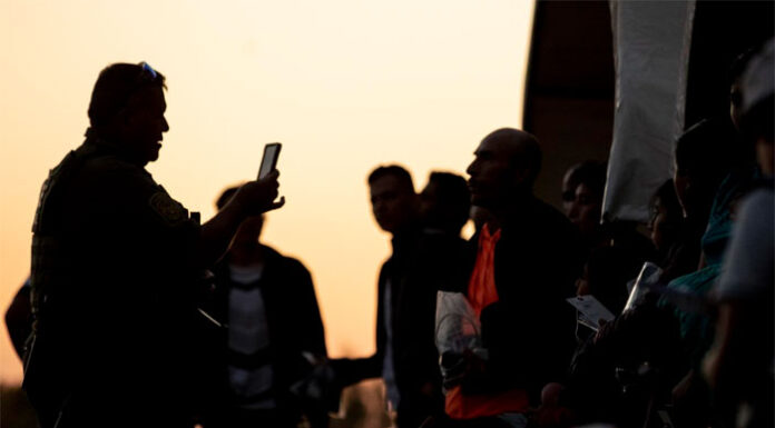 Grupos proinmigrantes presentan una demanda legal contra nuevas normas de asilo en EEUU