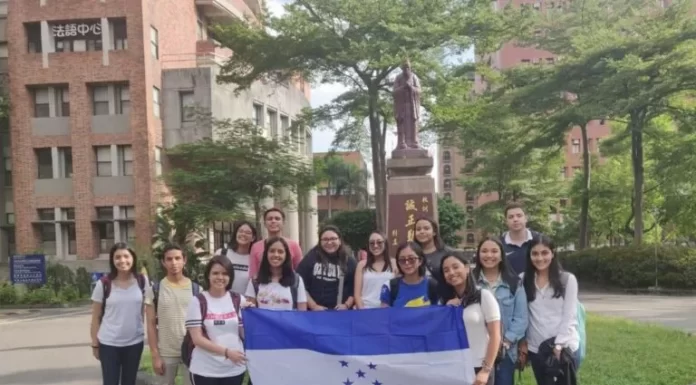 Becarios en Taiwán se desmarcan de “tintes políticos” y suplican acelerar transferencias