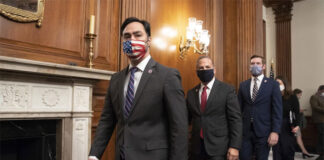 Congresistas expeditan fondos para atender a los migrantes en San Antonio