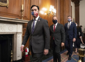 Congresistas expeditan fondos para atender a los migrantes en San Antonio