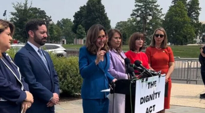 Legisladoras en EEUU presentan un proyecto bipartidista de reforma migratoria