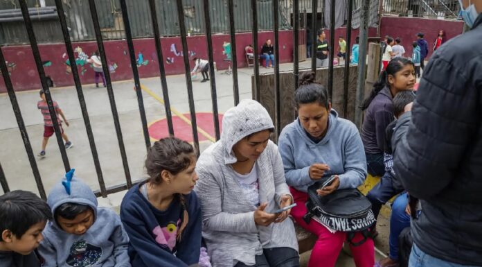 Canciller de México pide a embajadores y cónsules reforzar protección a migrantes en EEUU