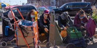 Nueva York abre gimnasios para alojar a migrantes ante refugios saturados