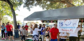 Hondureños vuelven a protestar en Florida por política antiinmigrante de Ron DeSantis