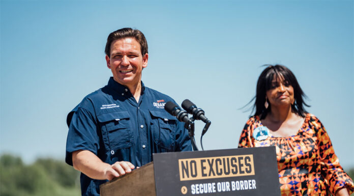 DeSantis presenta su plan para «detener la invasión» desde México