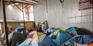 Migrantes mexicanos desplazados por la violencia acaparan la frontera en Tijuana