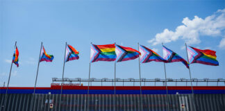 El Barça celebra el Día del Orgullo izando ocho banderas arcoíris en el Johan Cruyff