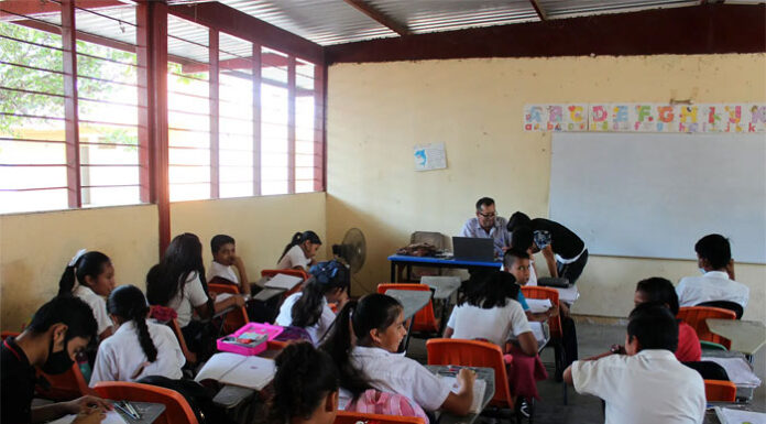 Ministro de Educación confirma que los centros educativos especializados tendrán una jornada escolar de 8 horas