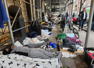 Nueva York reduce más el gasto en crisis migratoria y cancela así otros recortes