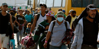 El Supremo de EEUU para el intento republicano de frenar una norma migratoria de Biden