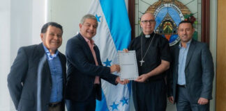 Arzobispo de Tegucigalpa recibe la nacionalidad hondureña