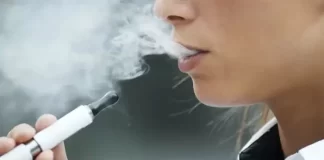 Los estudiantes latinos consumen más tabaco que sus pares, según agencia de EEUU