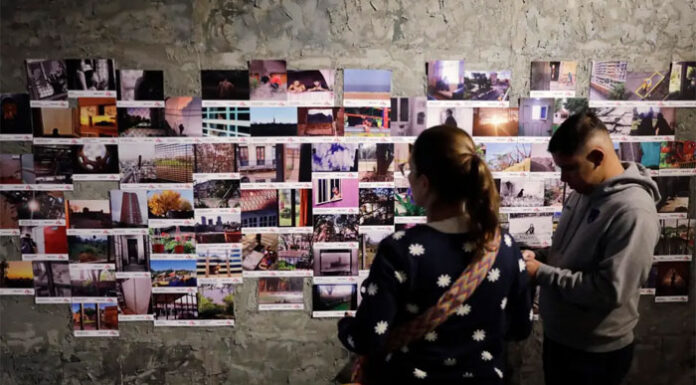 «Del otro lado», un recorrido fotográfico que reflexiona sobre la migración y las barreras