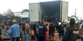 Otros 20 hondureños son rescatados de interior de tráiler en México