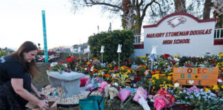 Perdieron un hijo en Parkland y ahora recorren EEUU para unir a la gente contra las armas