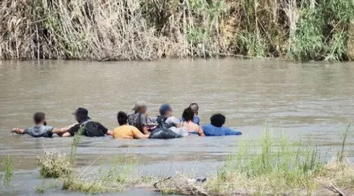La ley texana y CBP One disuaden al migrante de “tirarse al río” en la frontera de EE.UU.