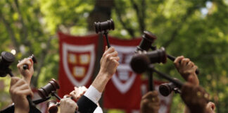 Universitarios indocumentados celebran las nuevas matrículas rebajadas en Arizona