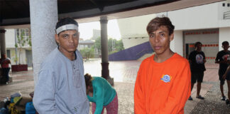 Un dúo colombiano migra de México a EEUU mientras subsisten de su música