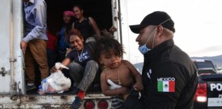 México halla a 231 migrantes de Guatemala y El Salvador hacinados en un tráiler