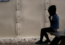 Mujer se declara culpable de obstrucción en caso de abusos sexuales a niños migrantes