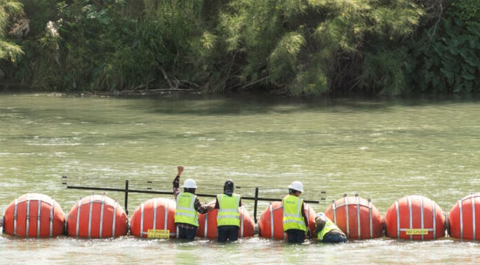 Un juez ordena a Texas (EEUU) retirar la barrera de boyas en la frontera con México
