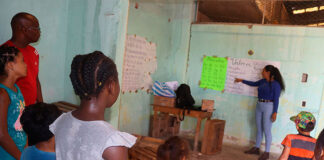 Una maestra hondureña abre una escuela para hijos de solicitantes de asilo en México