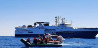 Un barco español rescata a 24 migrantes en el Mediterráneo y avisa de otros 100 en peligro